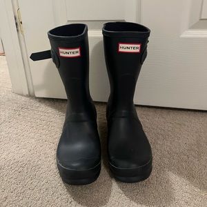 Hunter short rain boots navy